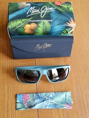 Maui Jim Uila  Sunglasses with Neutral Grey Lenses and military Green Frames
